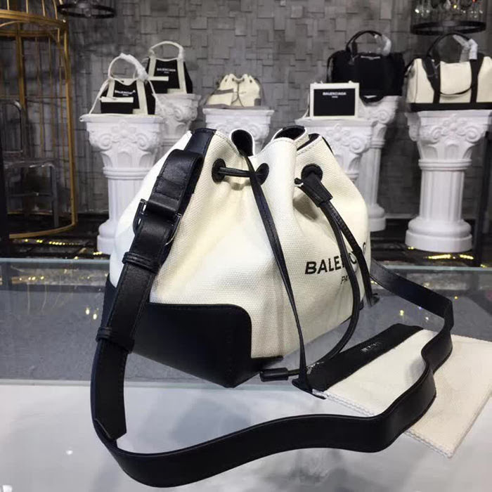 BALENCIAG巴黎世家 BALENCIAGA帆布 休閒時尚 斜挎抽繩桶包  BL1321